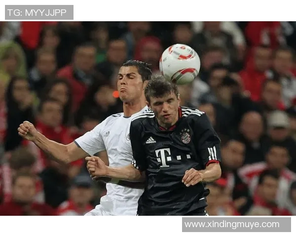 穆勒第96分钟绝杀进球震撼全场直面三名防守球员展现超强实力